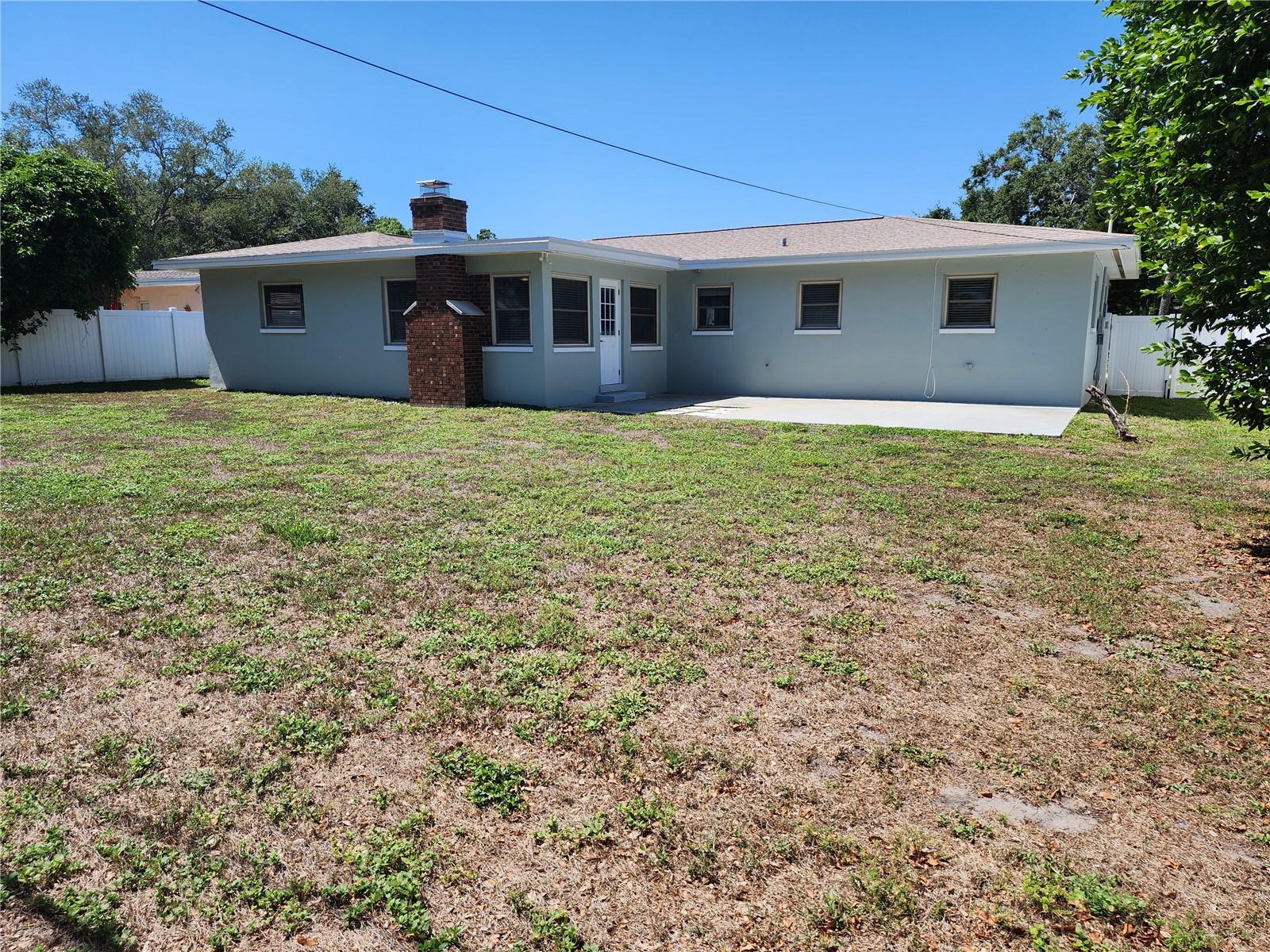 2347 EASTWOOD DR — photo 15