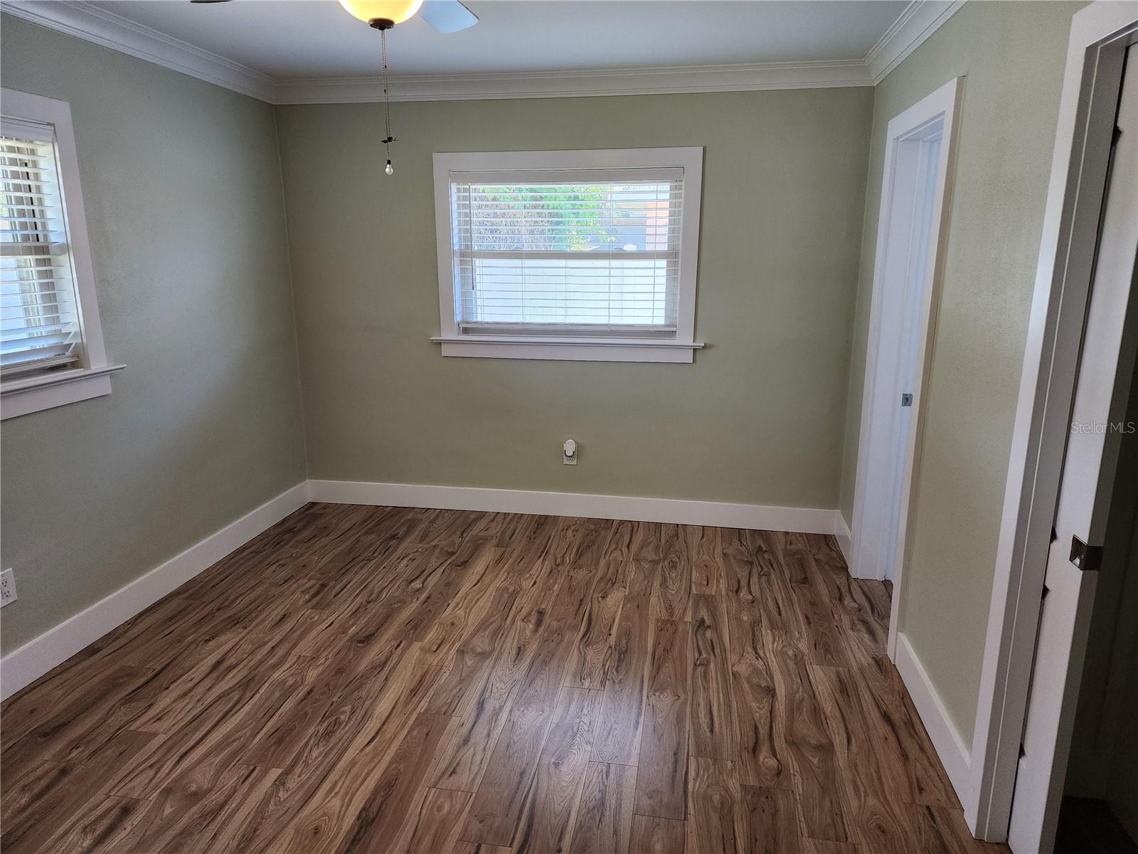 2347 EASTWOOD DR — photo 5
