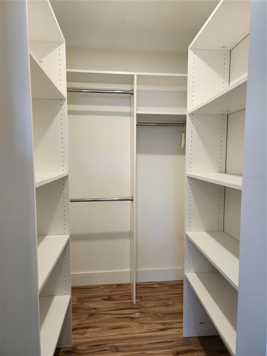 2347 EASTWOOD DR — photo 8