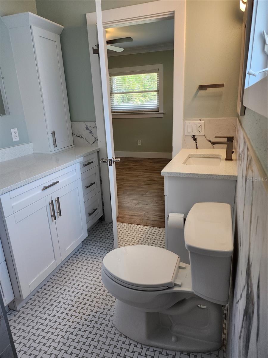2347 EASTWOOD DR — photo 7