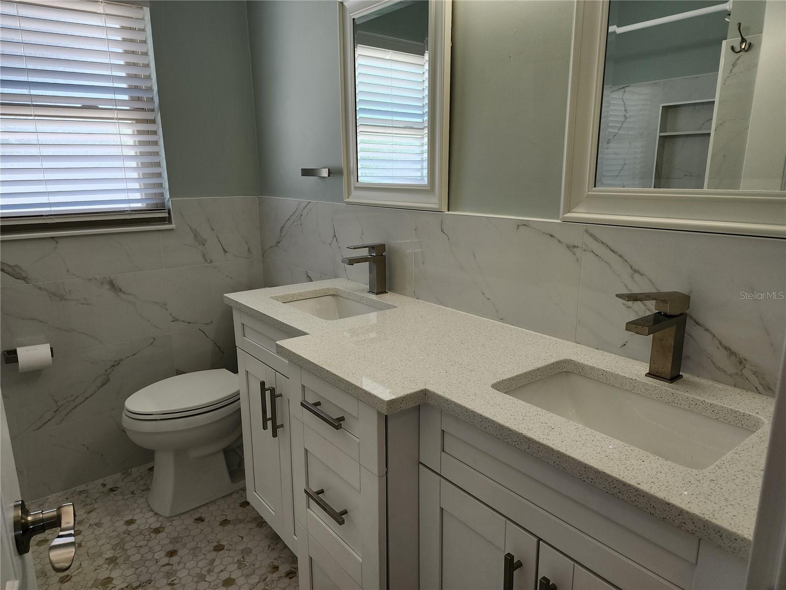2347 EASTWOOD DR — photo 12