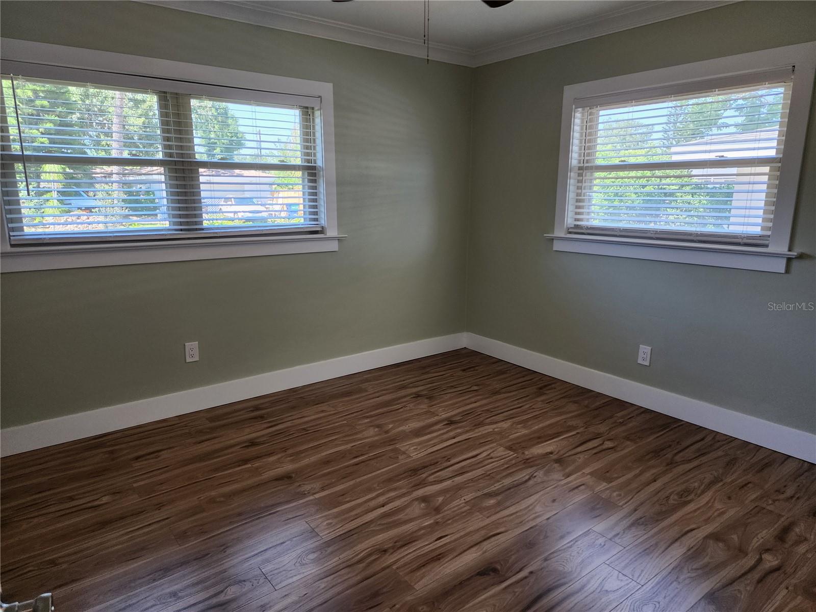 2347 EASTWOOD DR — photo 6