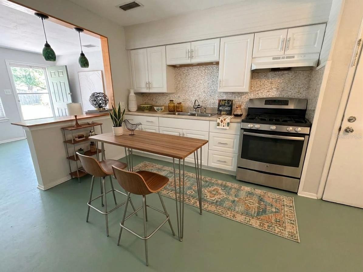2401 QUINCY ST S — photo 3