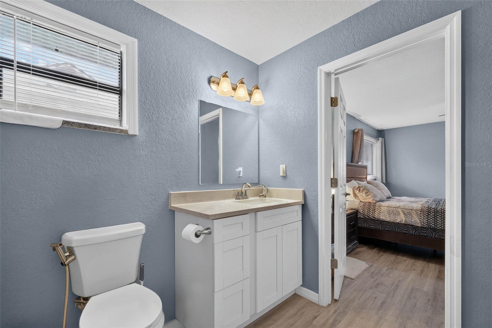 8114 N EDISON AVE — photo 23