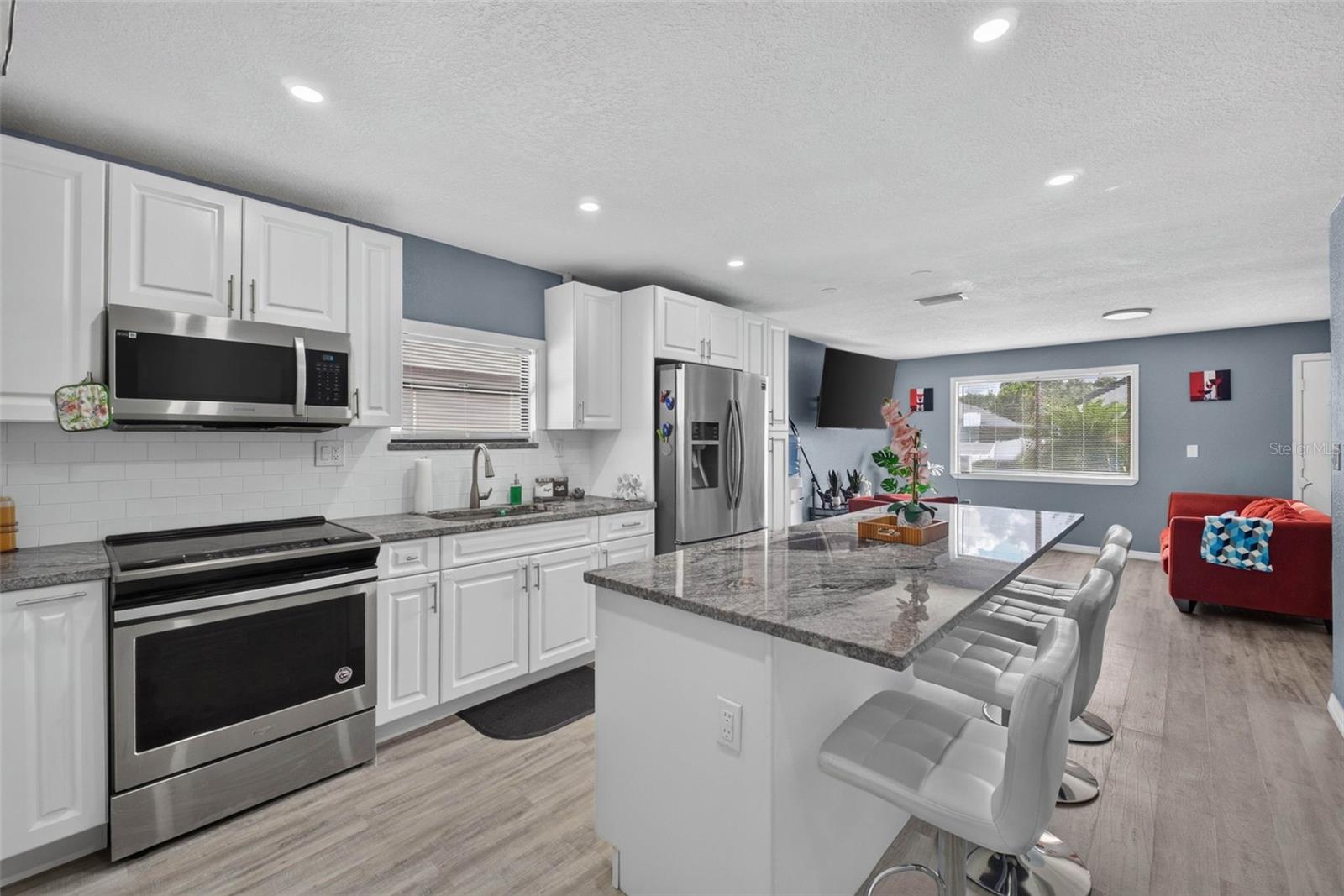8114 N EDISON AVE — photo 12