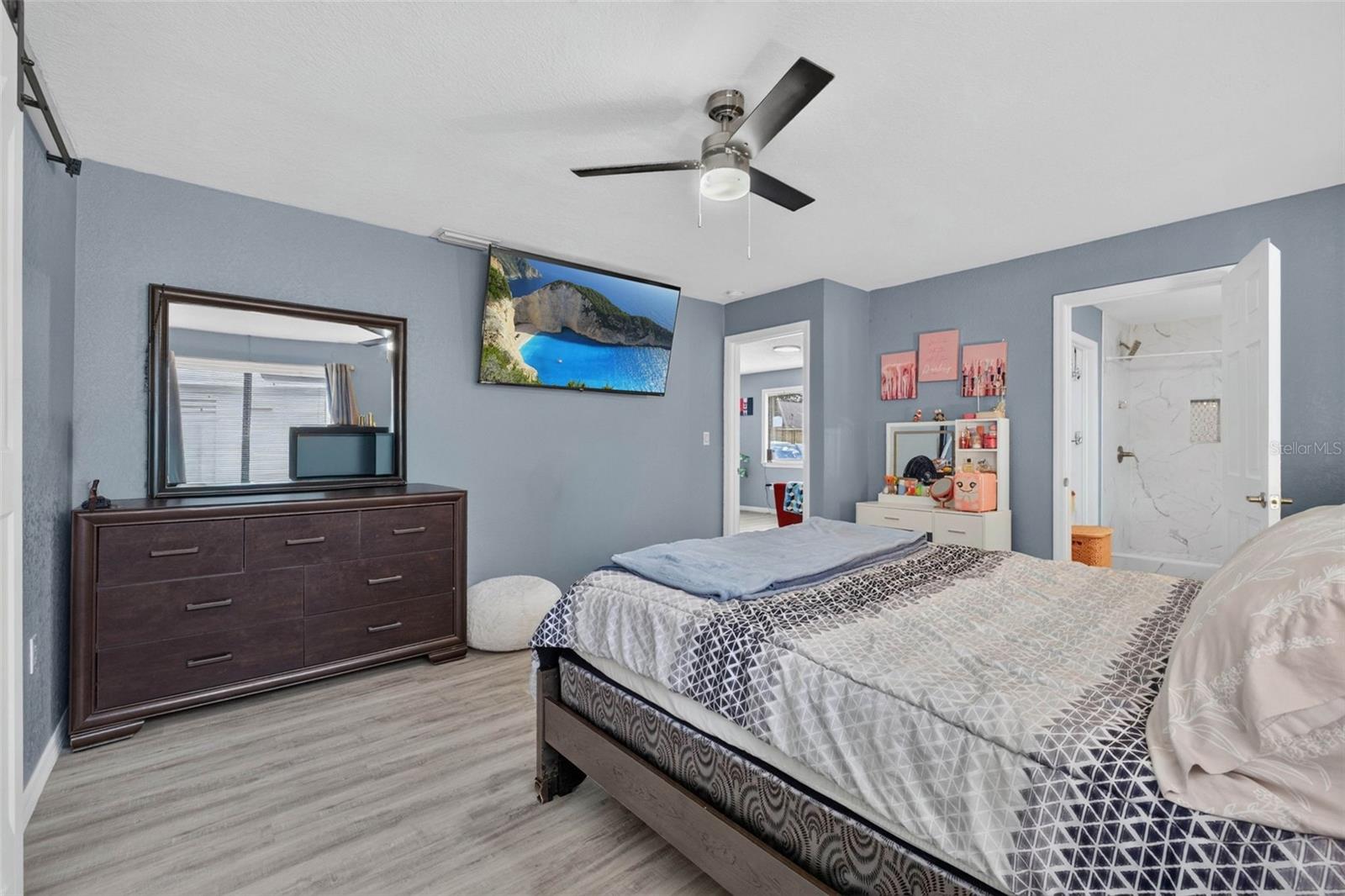 8114 N EDISON AVE — photo 20