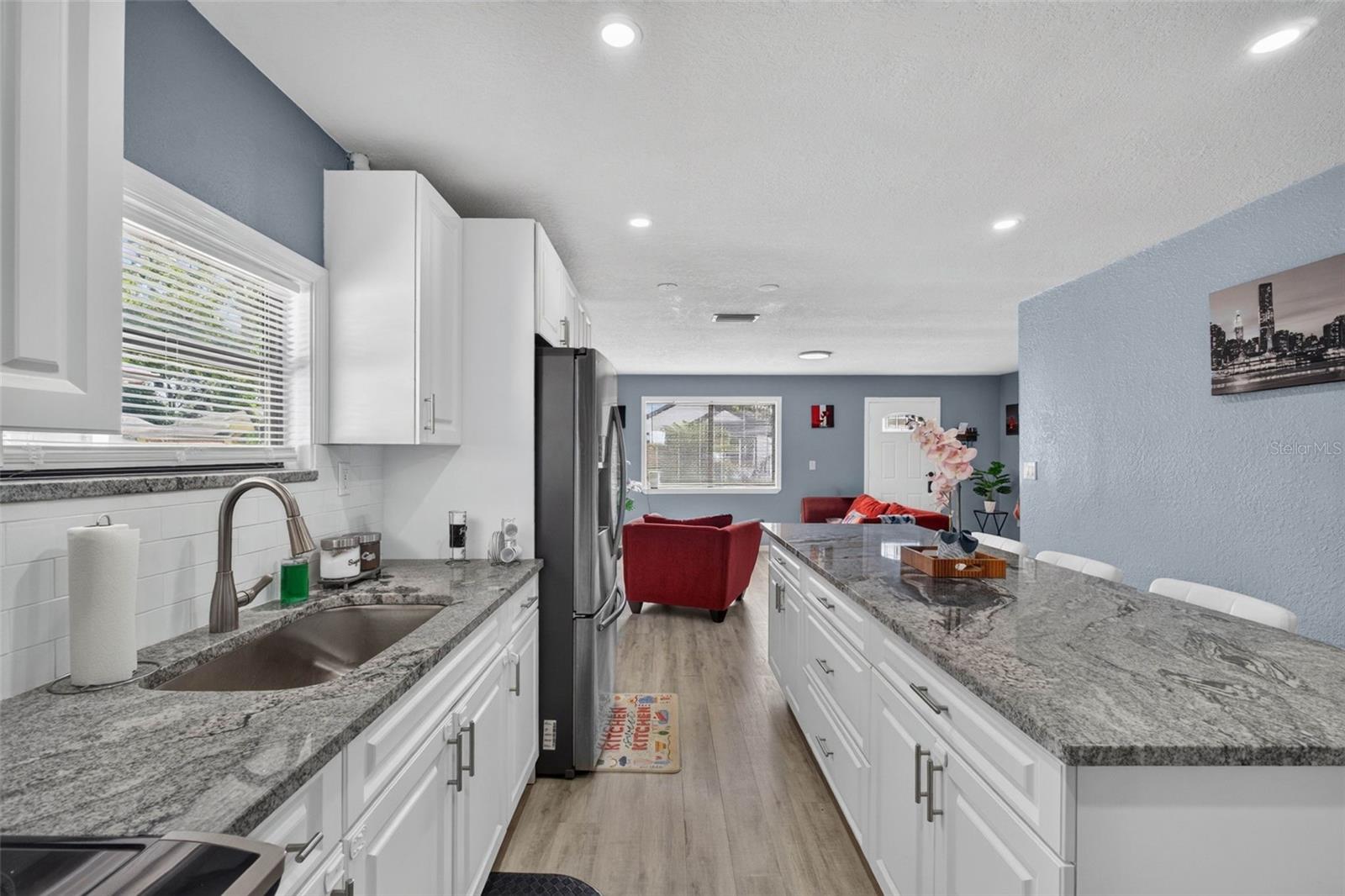 8114 N EDISON AVE — photo 16