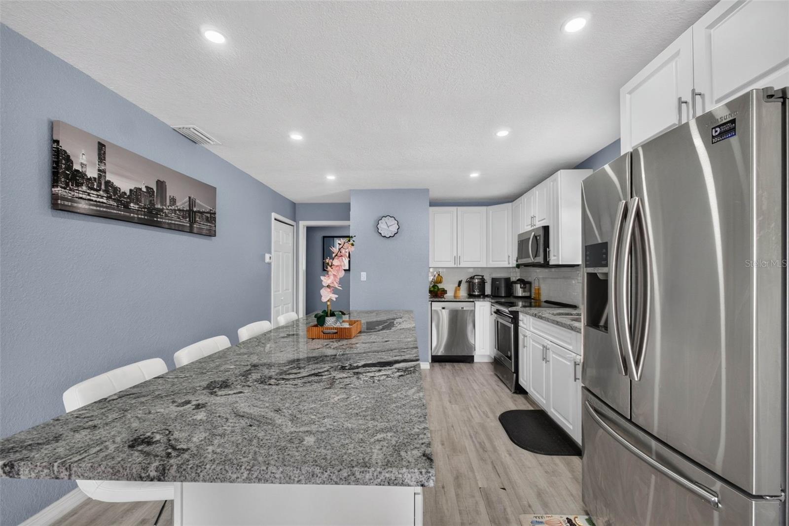 8114 N EDISON AVE — photo 13