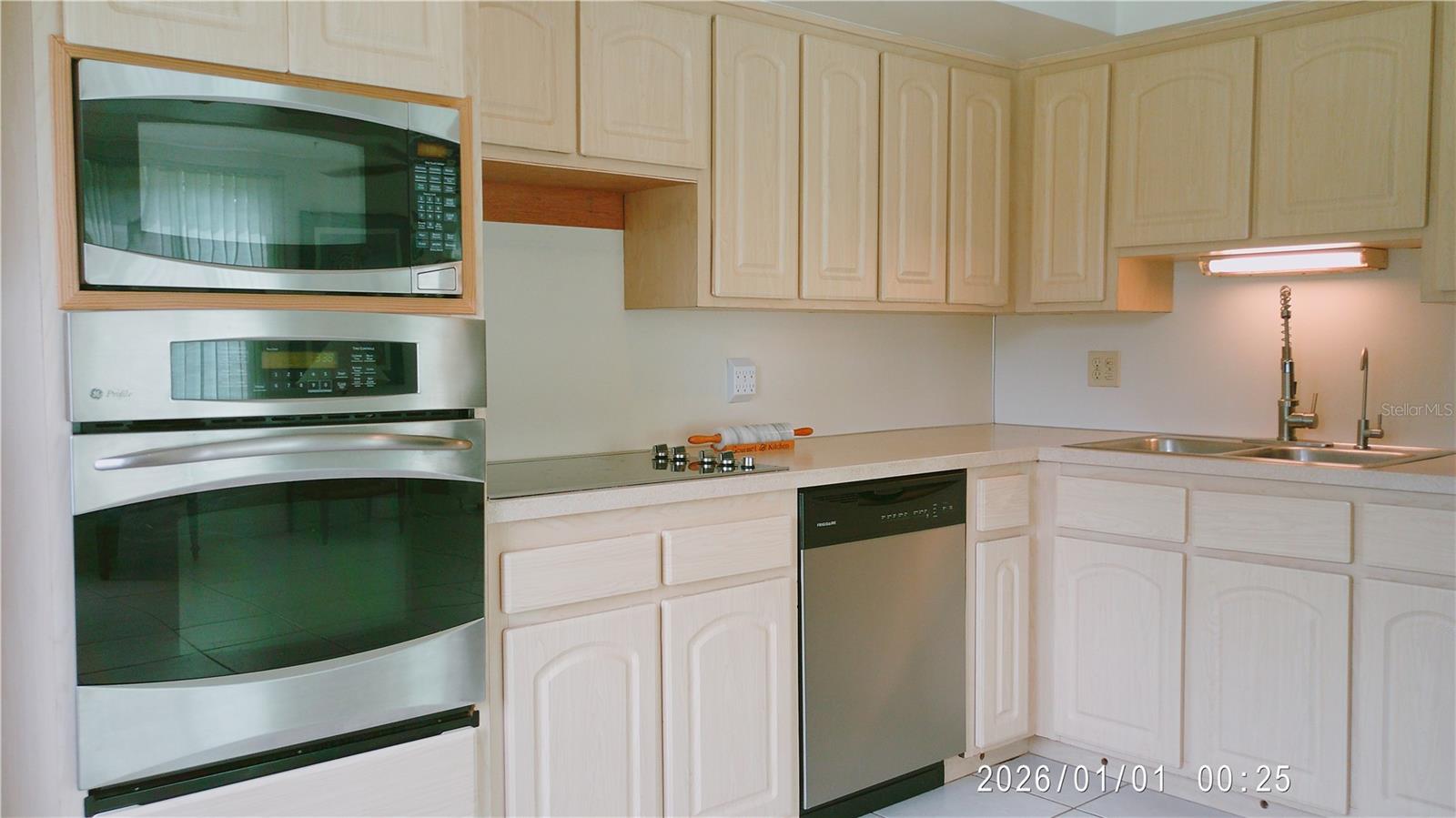 2361 ECUADORIAN WAY #19 — photo 16