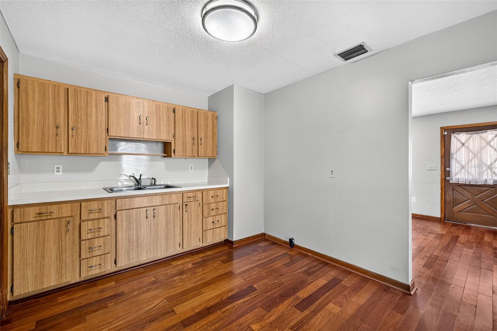 9522 N ASHLEY ST — photo 17
