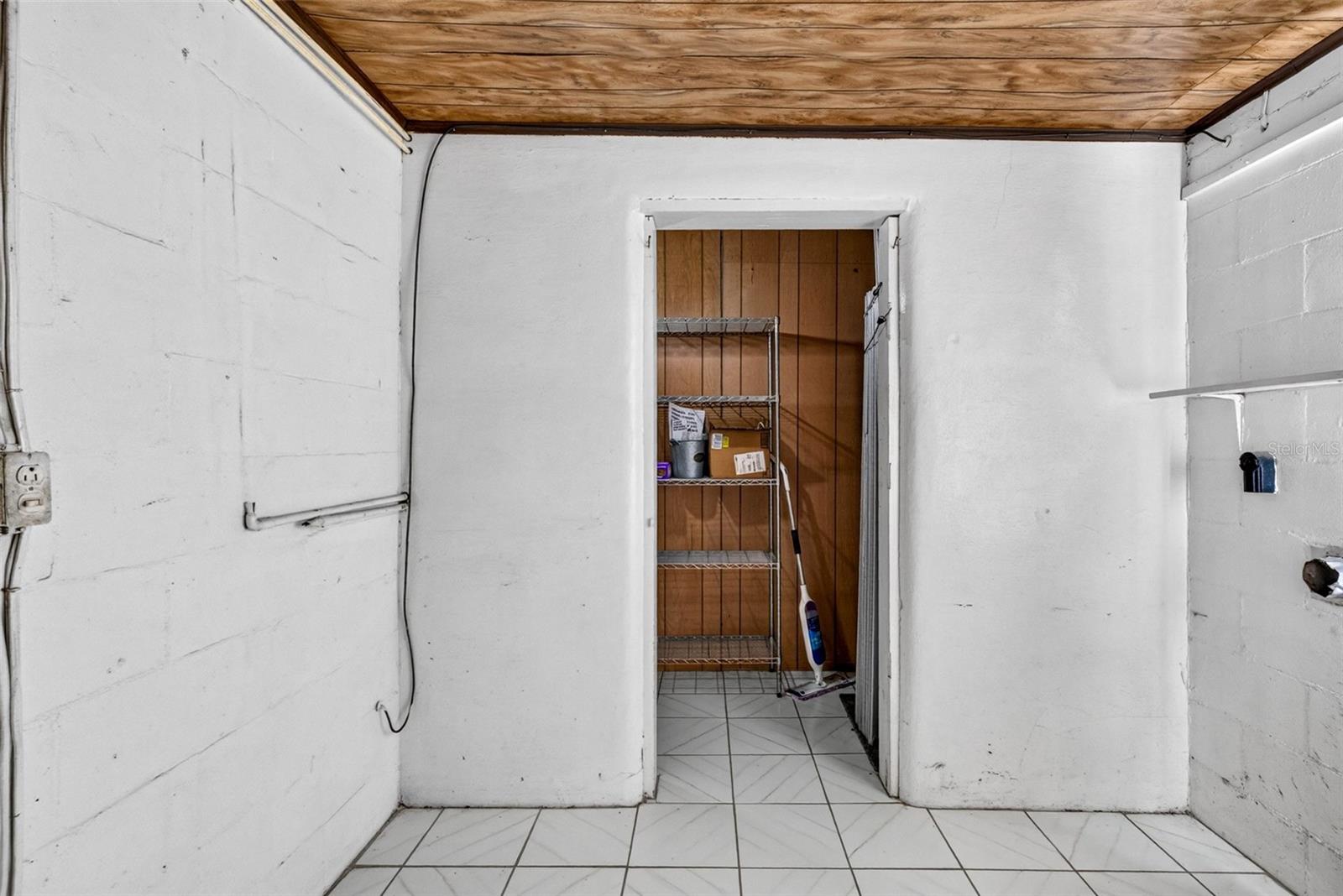9522 N ASHLEY ST — photo 31