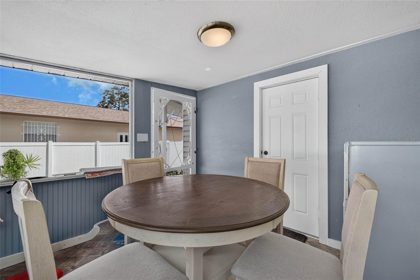 8114 N EDISON AVE — photo 38