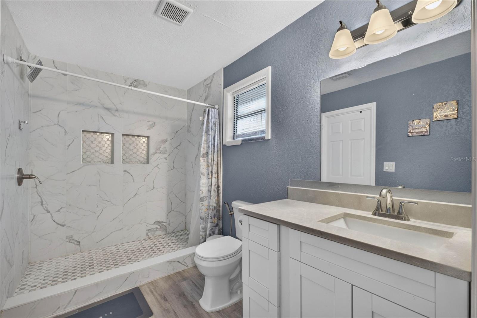 8114 N EDISON AVE — photo 22