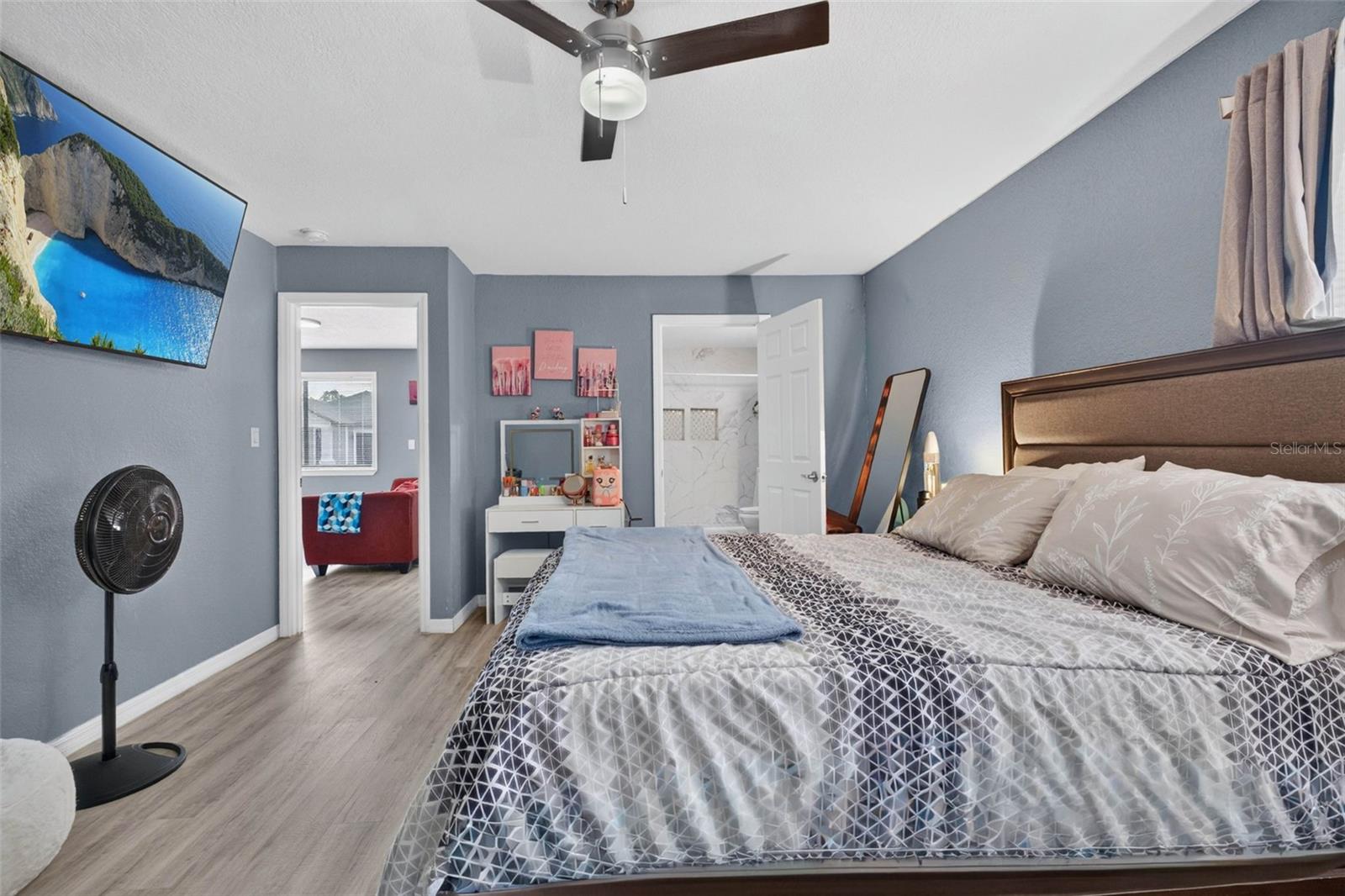 8114 N EDISON AVE — photo 21