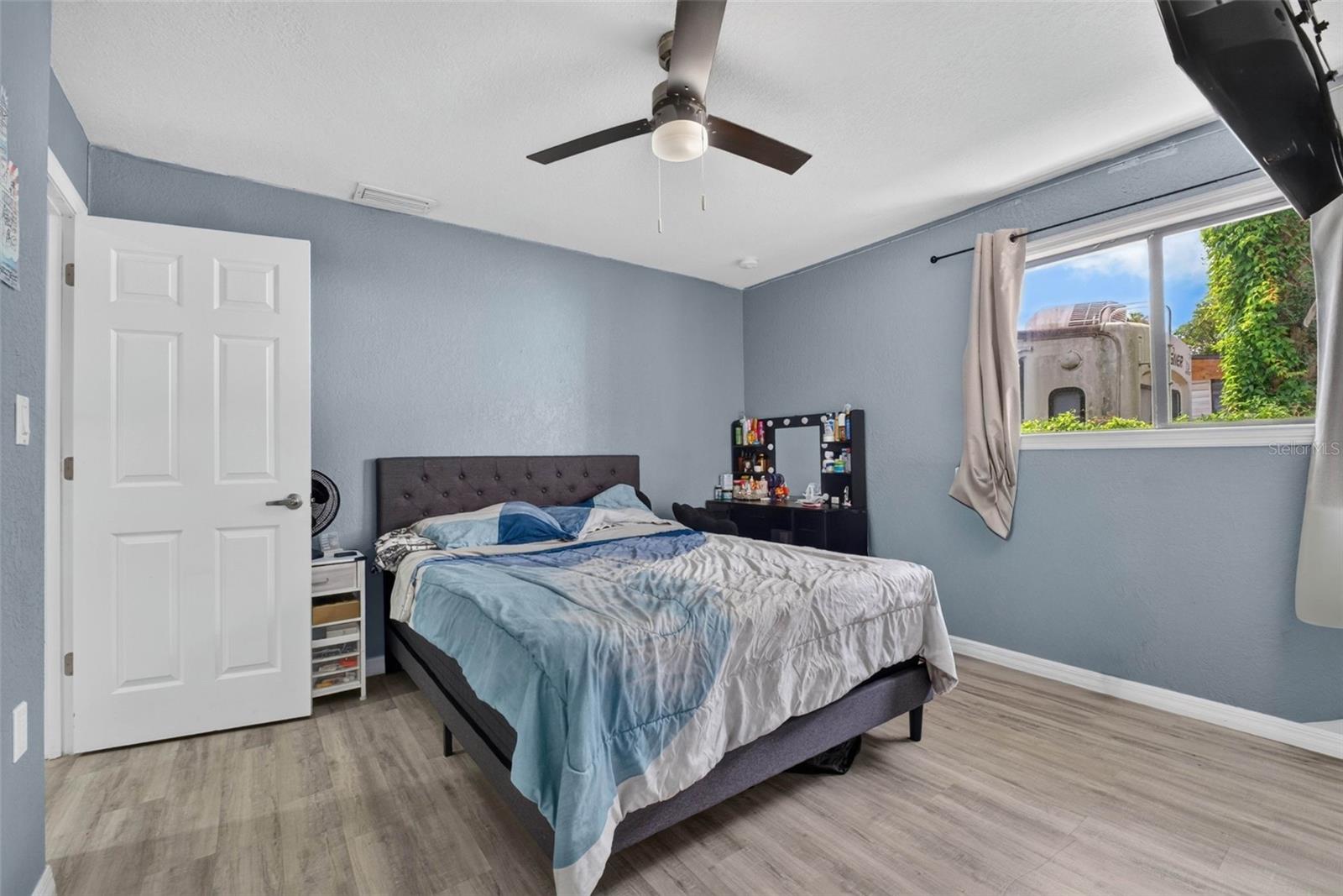 8114 N EDISON AVE — photo 28