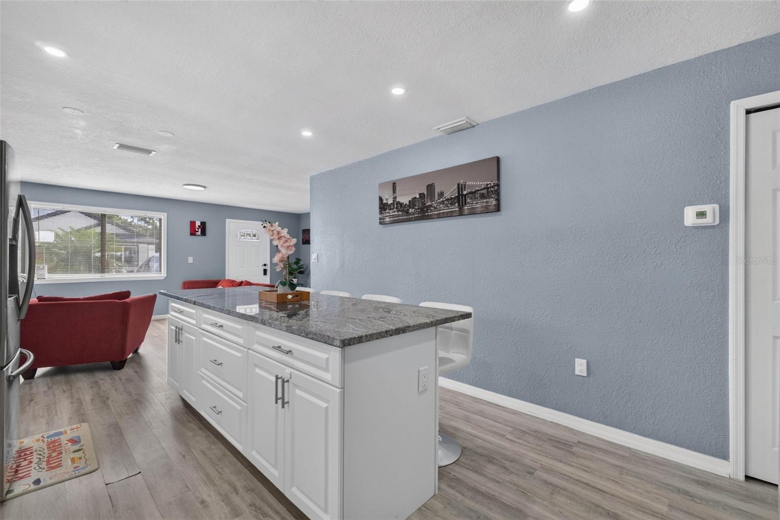 8114 N EDISON AVE — photo 18