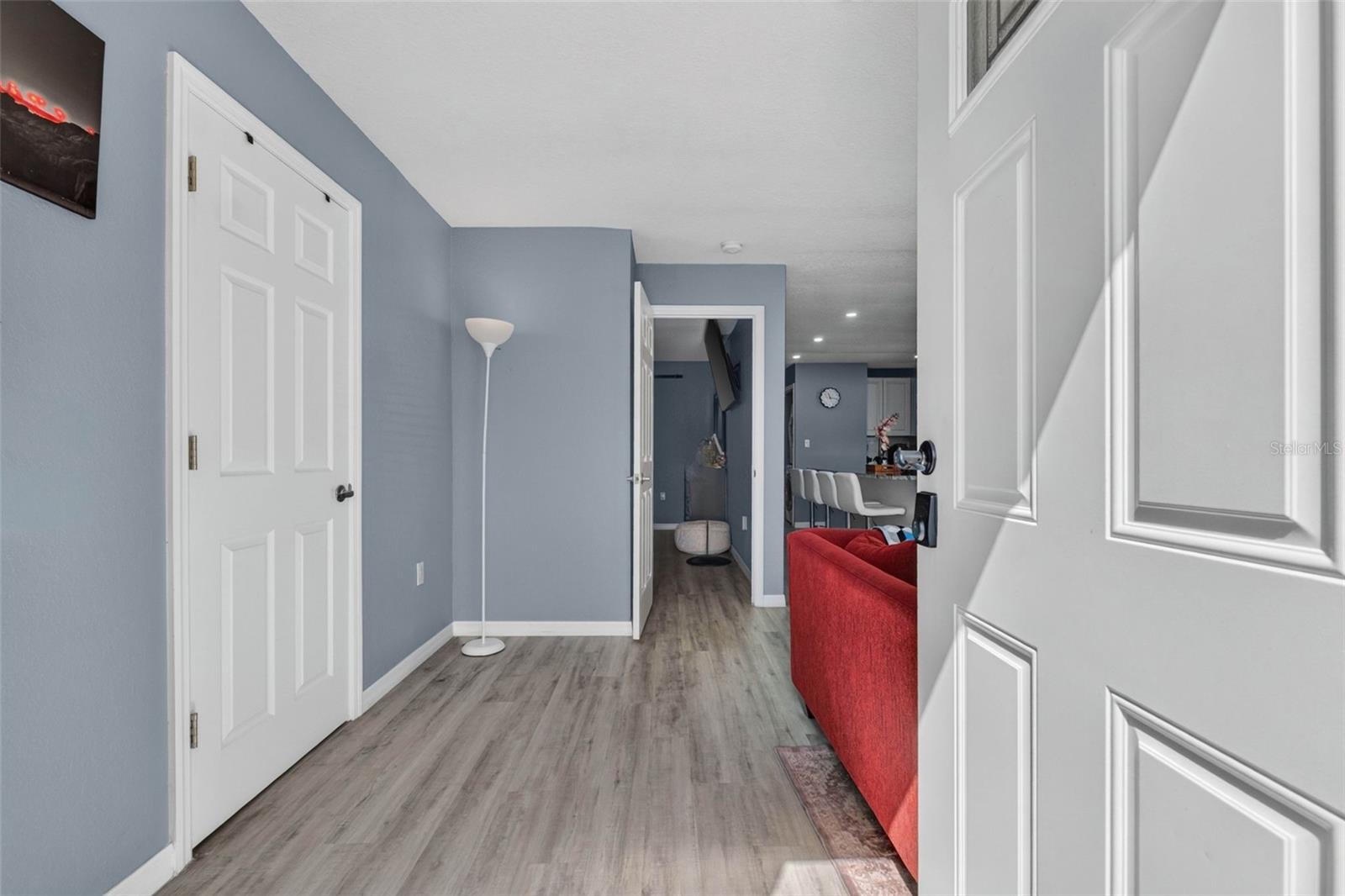 8114 N EDISON AVE — photo 3