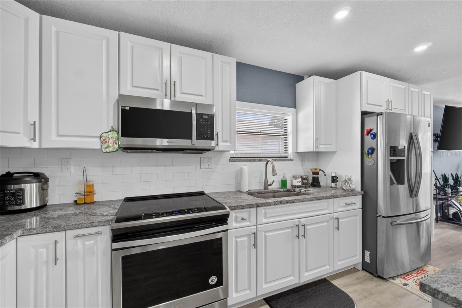 8114 N EDISON AVE — photo 15