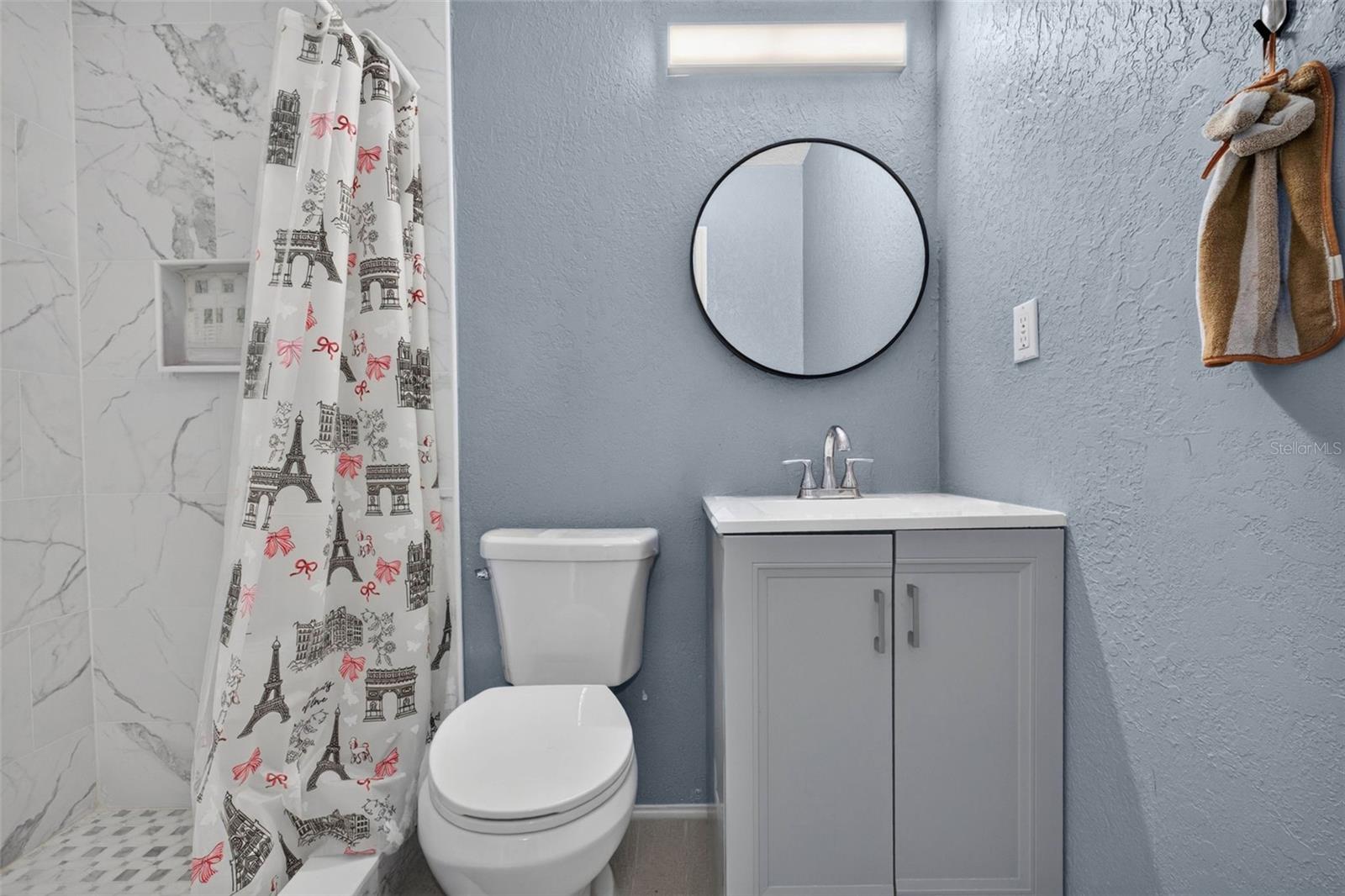 8114 N EDISON AVE — photo 31