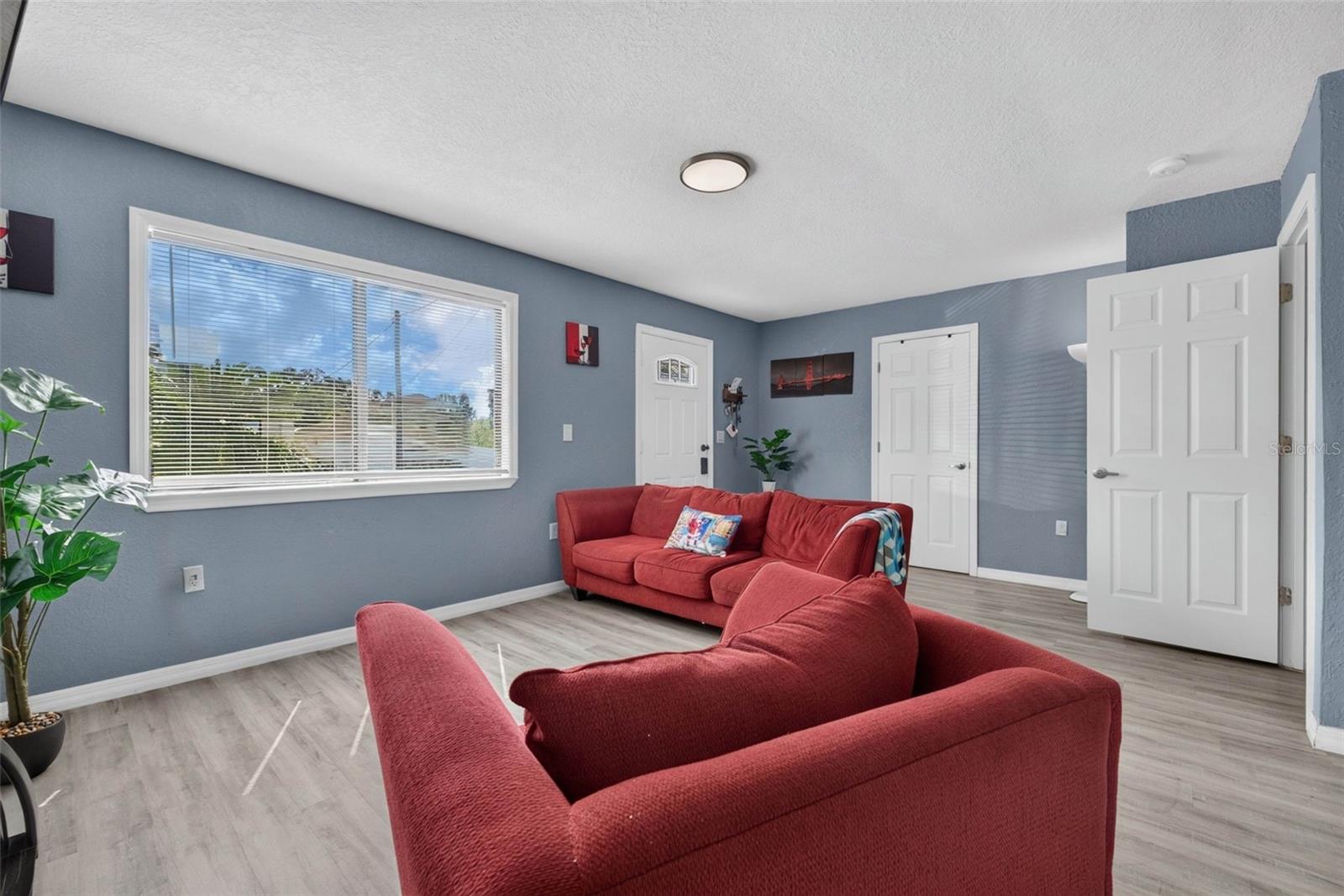 8114 N EDISON AVE — photo 9