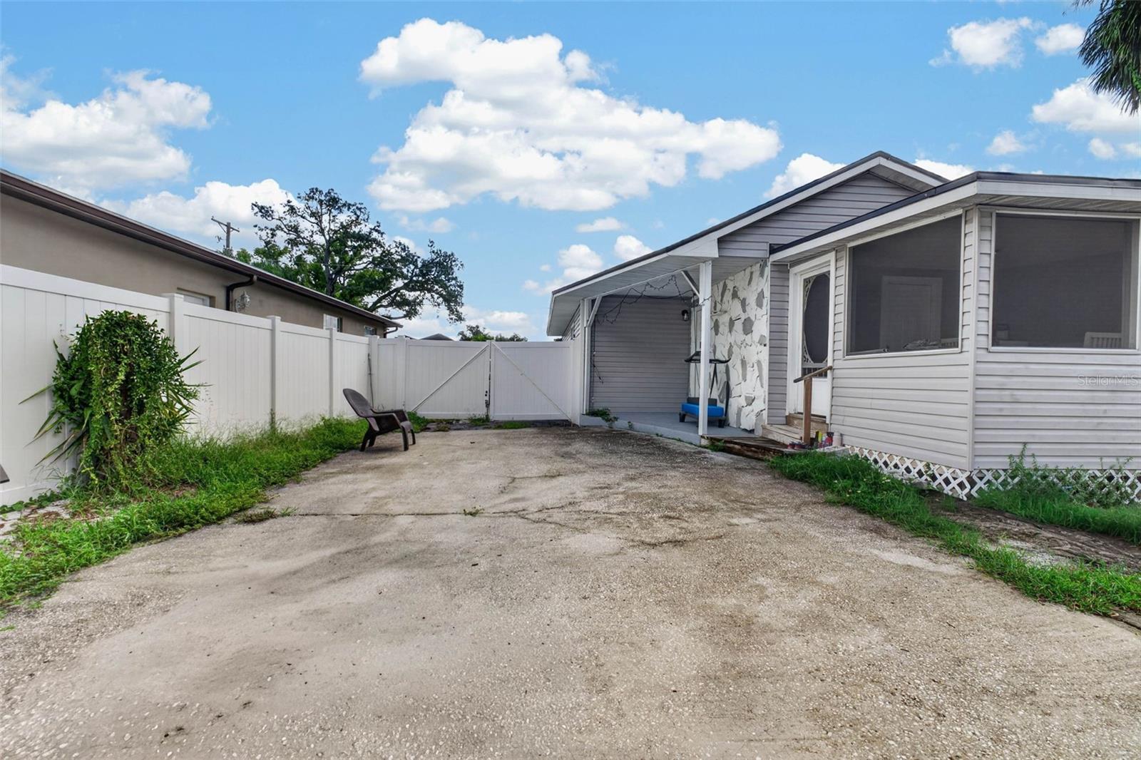 8114 N EDISON AVE — photo 48