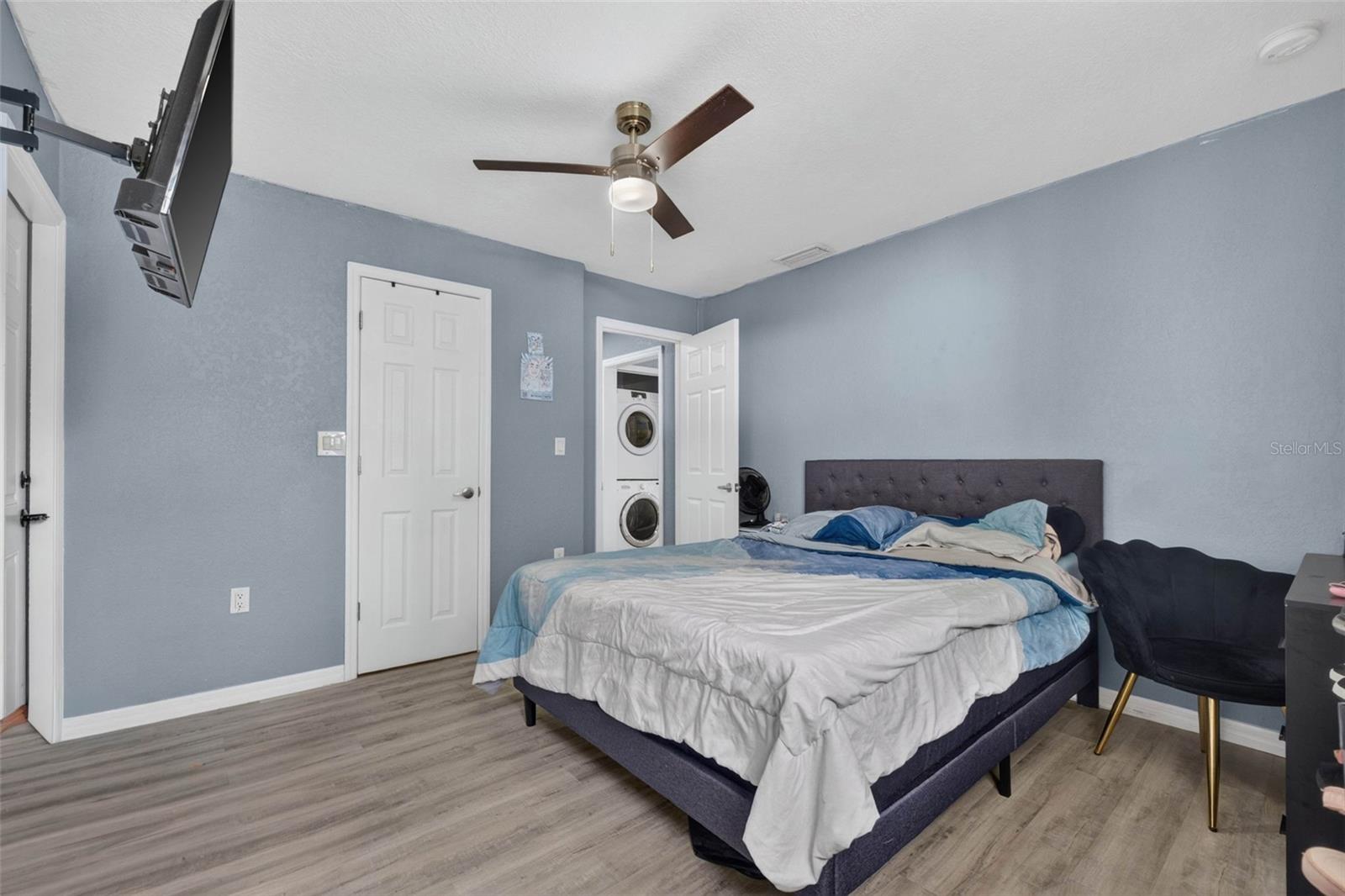 8114 N EDISON AVE — photo 29