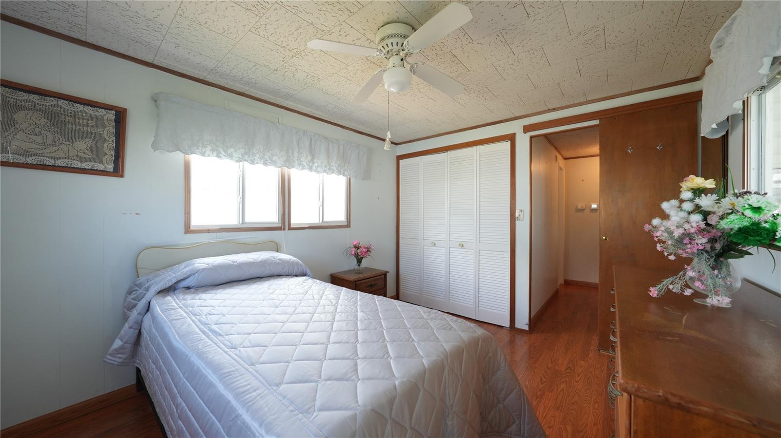 210 SOUTHWINDS DR — photo 10