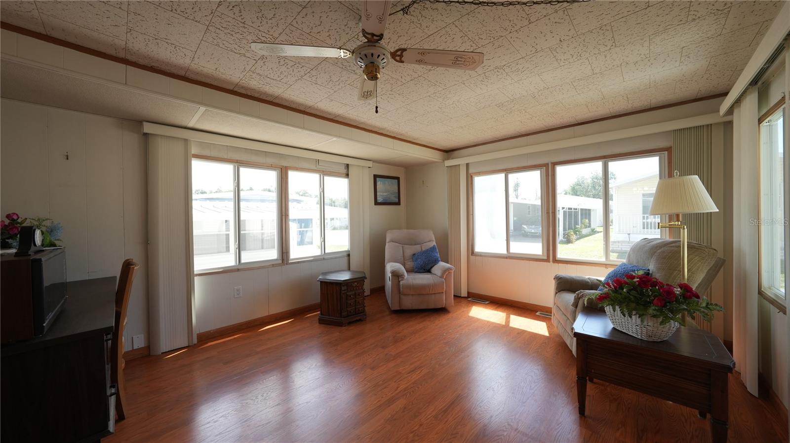 210 SOUTHWINDS DR — photo 4