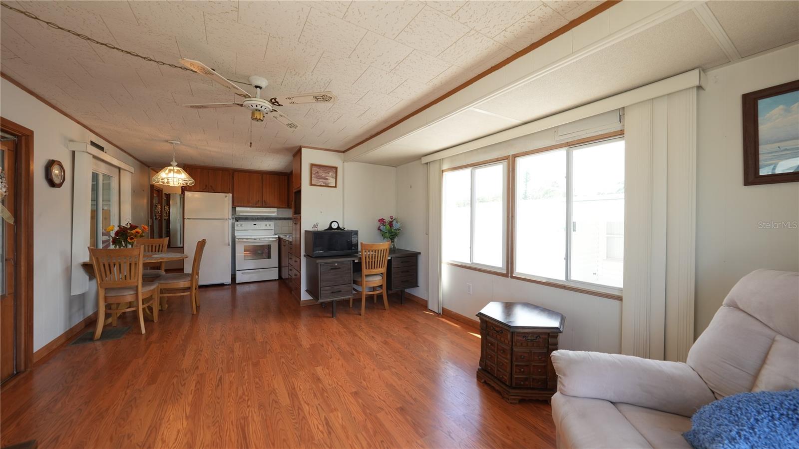 210 SOUTHWINDS DR — photo 7