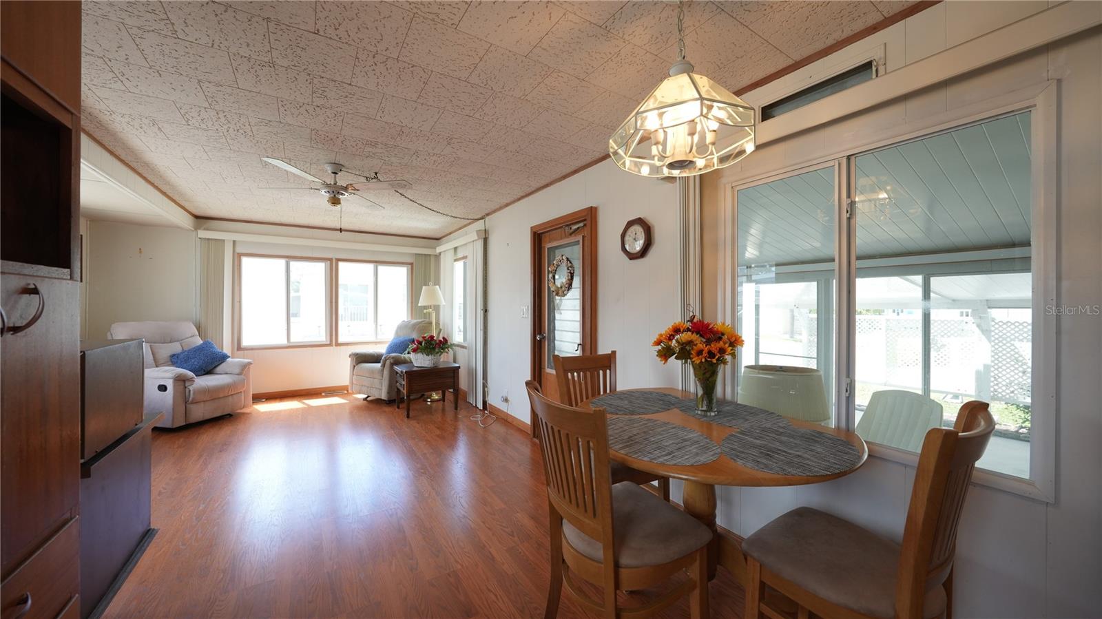 210 SOUTHWINDS DR — photo 9