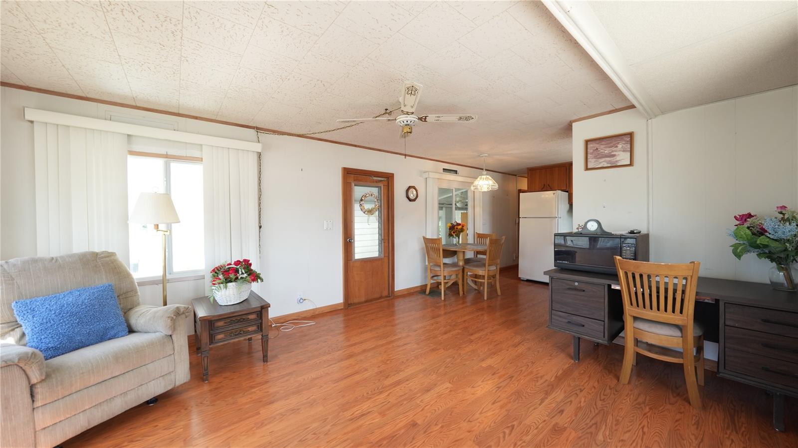 210 SOUTHWINDS DR — photo 6