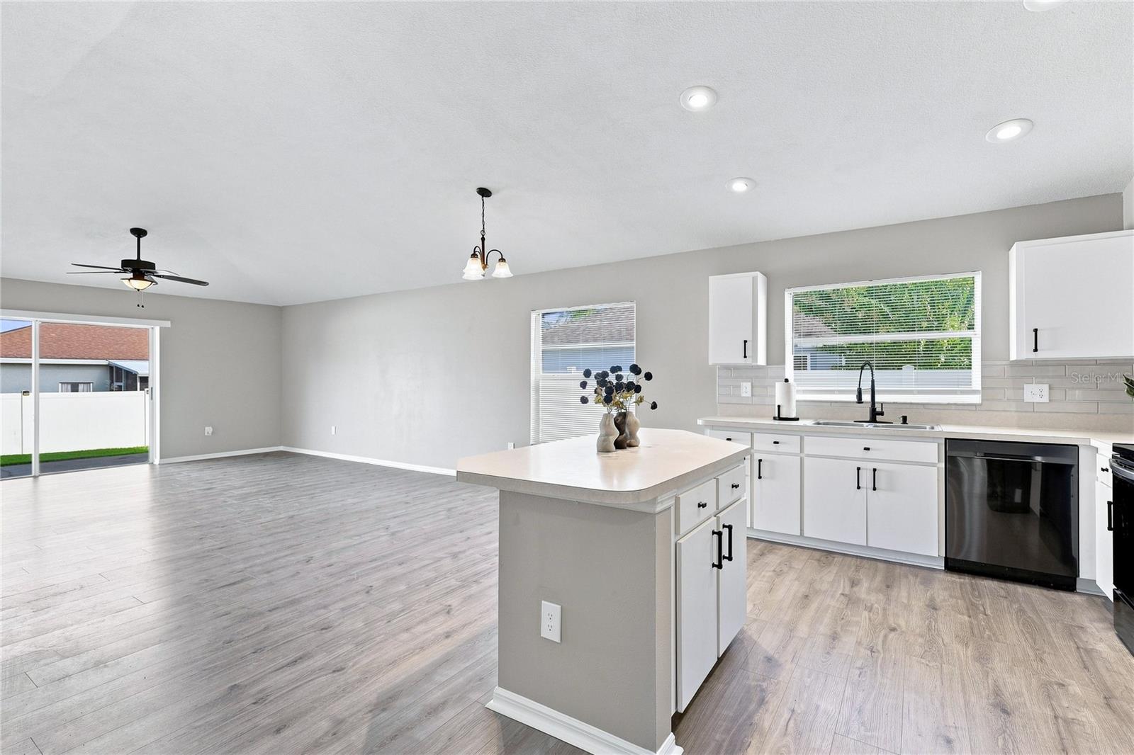 630 TUSCANNY ST — photo 12