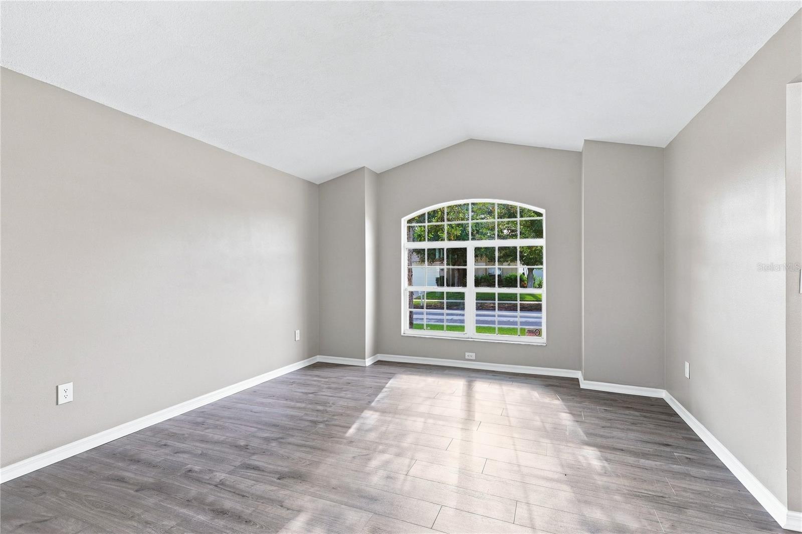 630 TUSCANNY ST — photo 8