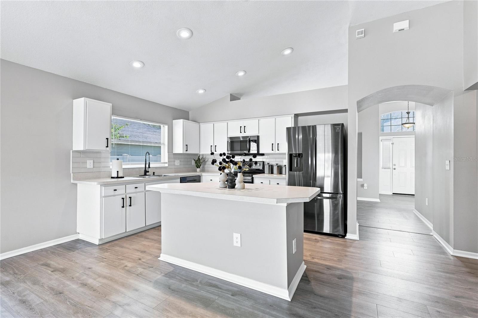 630 TUSCANNY ST — photo 14