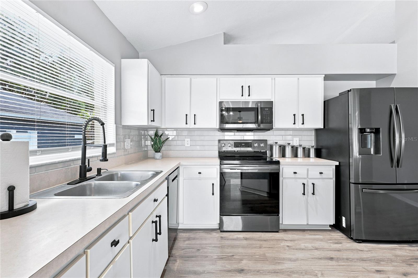 630 TUSCANNY ST — photo 15
