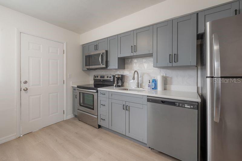 6910 S MACDILL AVE #C — photo 12