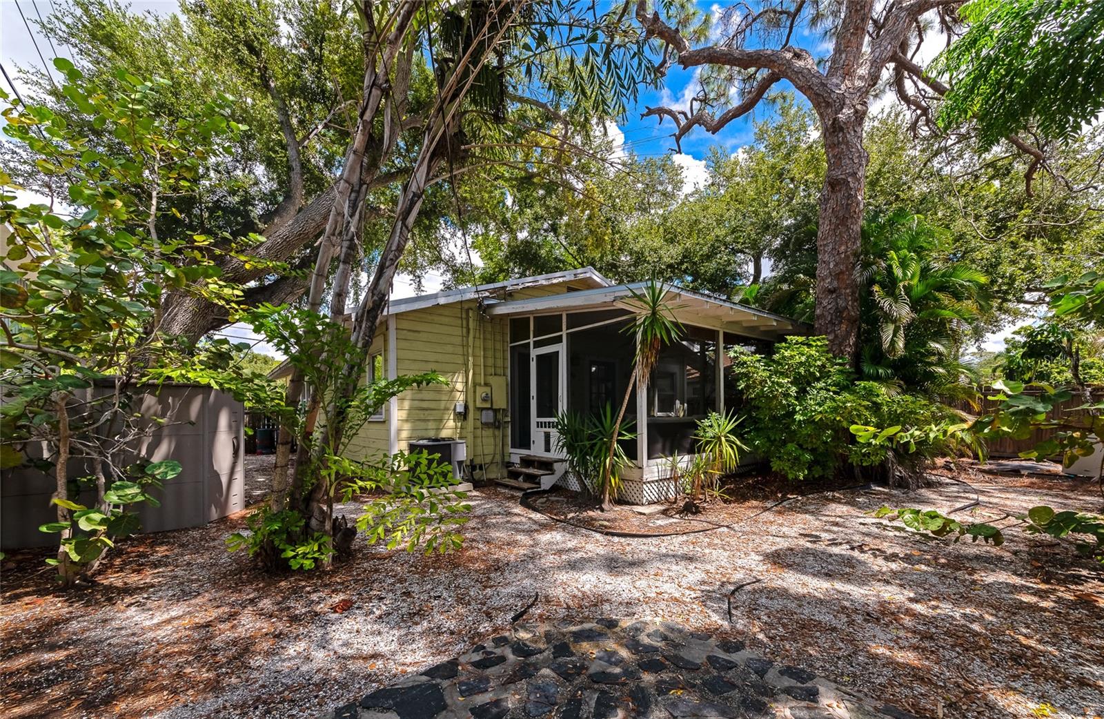 1712 SIESTA DR — photo 15