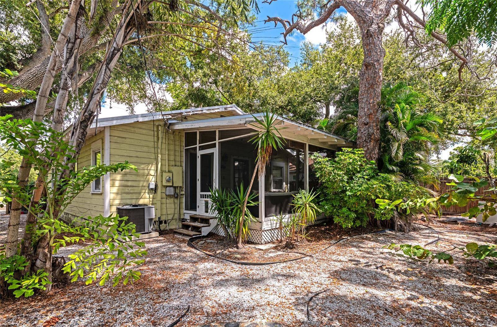 1712 SIESTA DR — photo 17