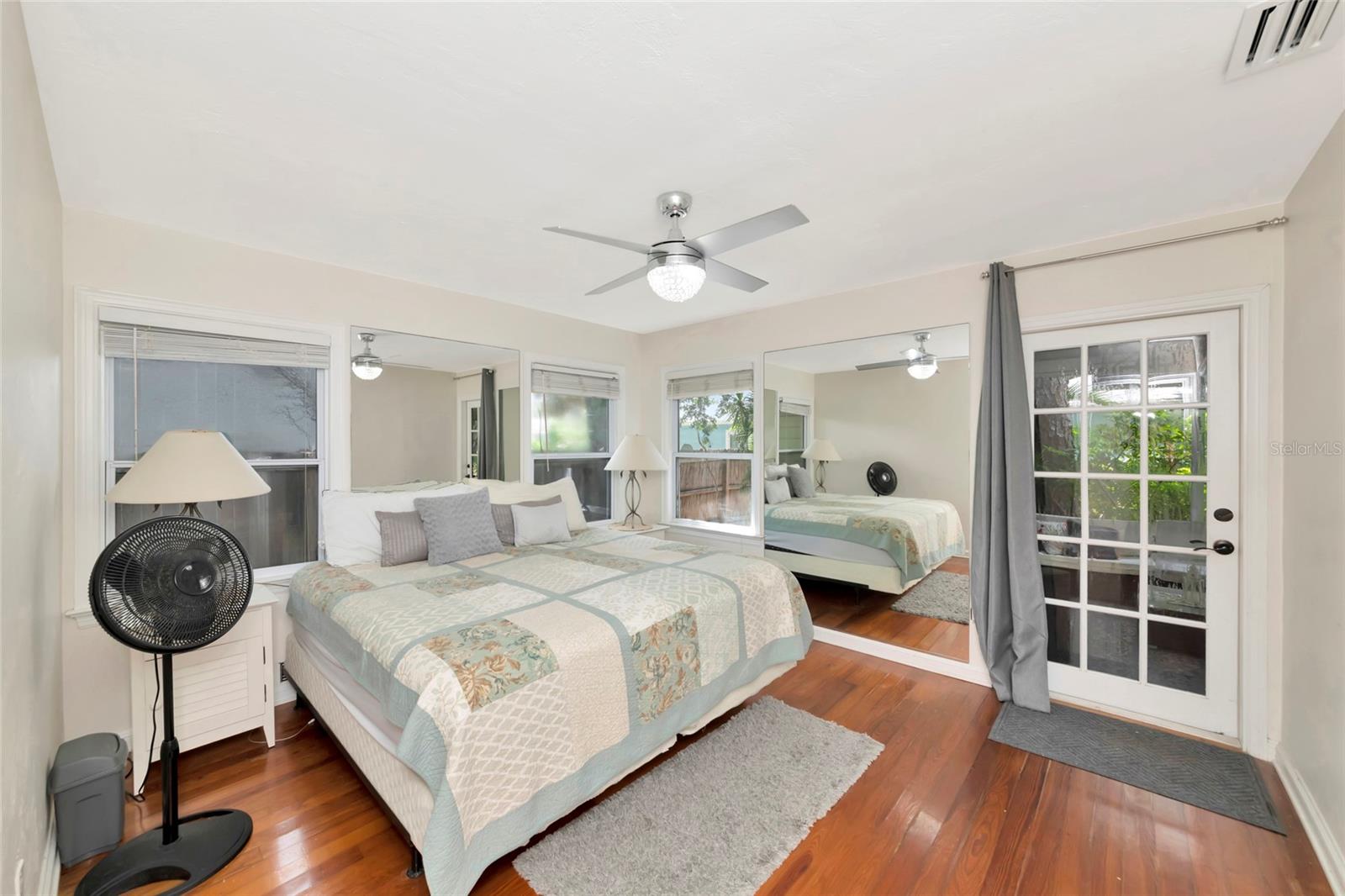 1712 SIESTA DR — photo 9