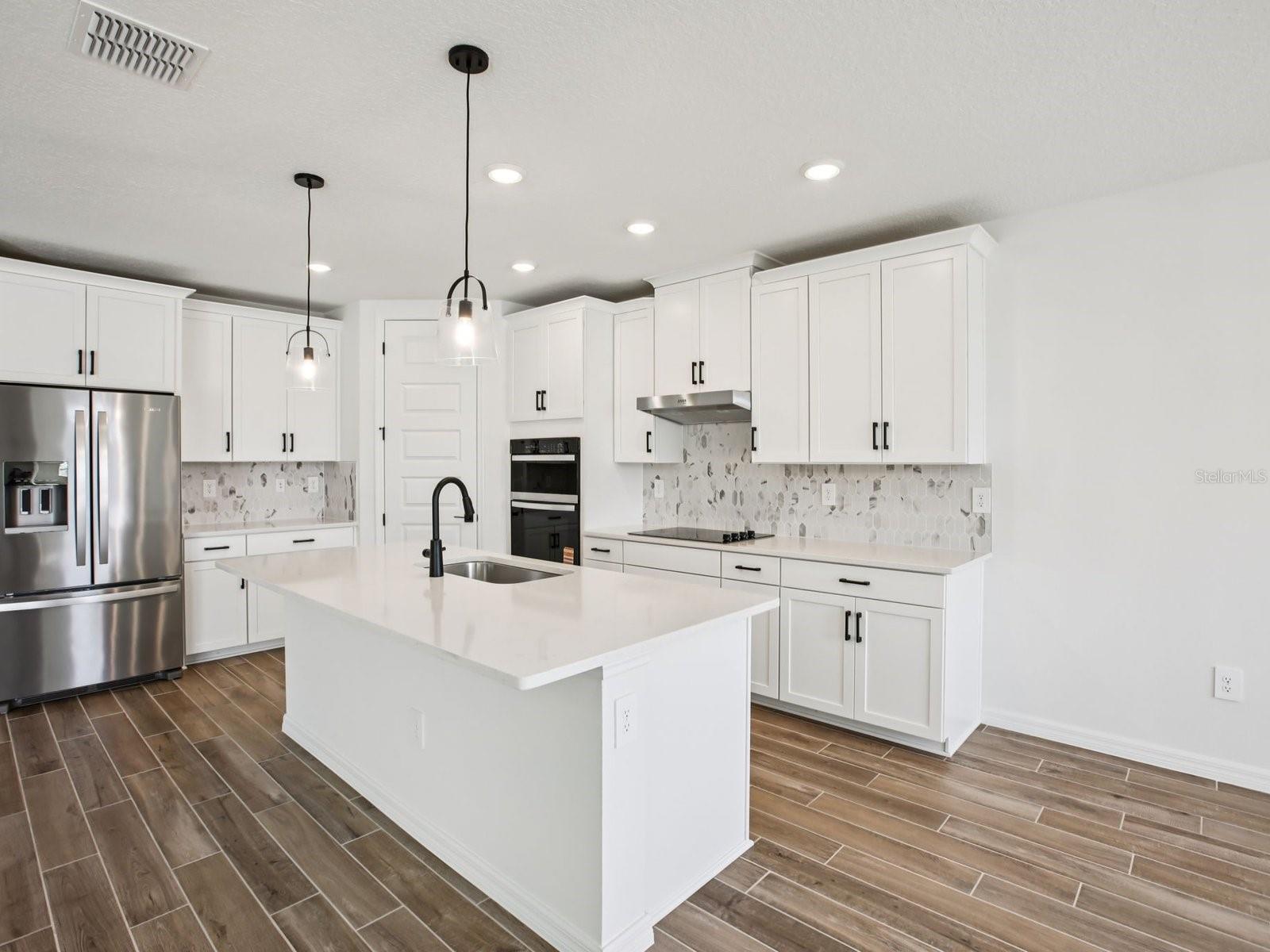 1681 DRAUGHTON DR — photo 3