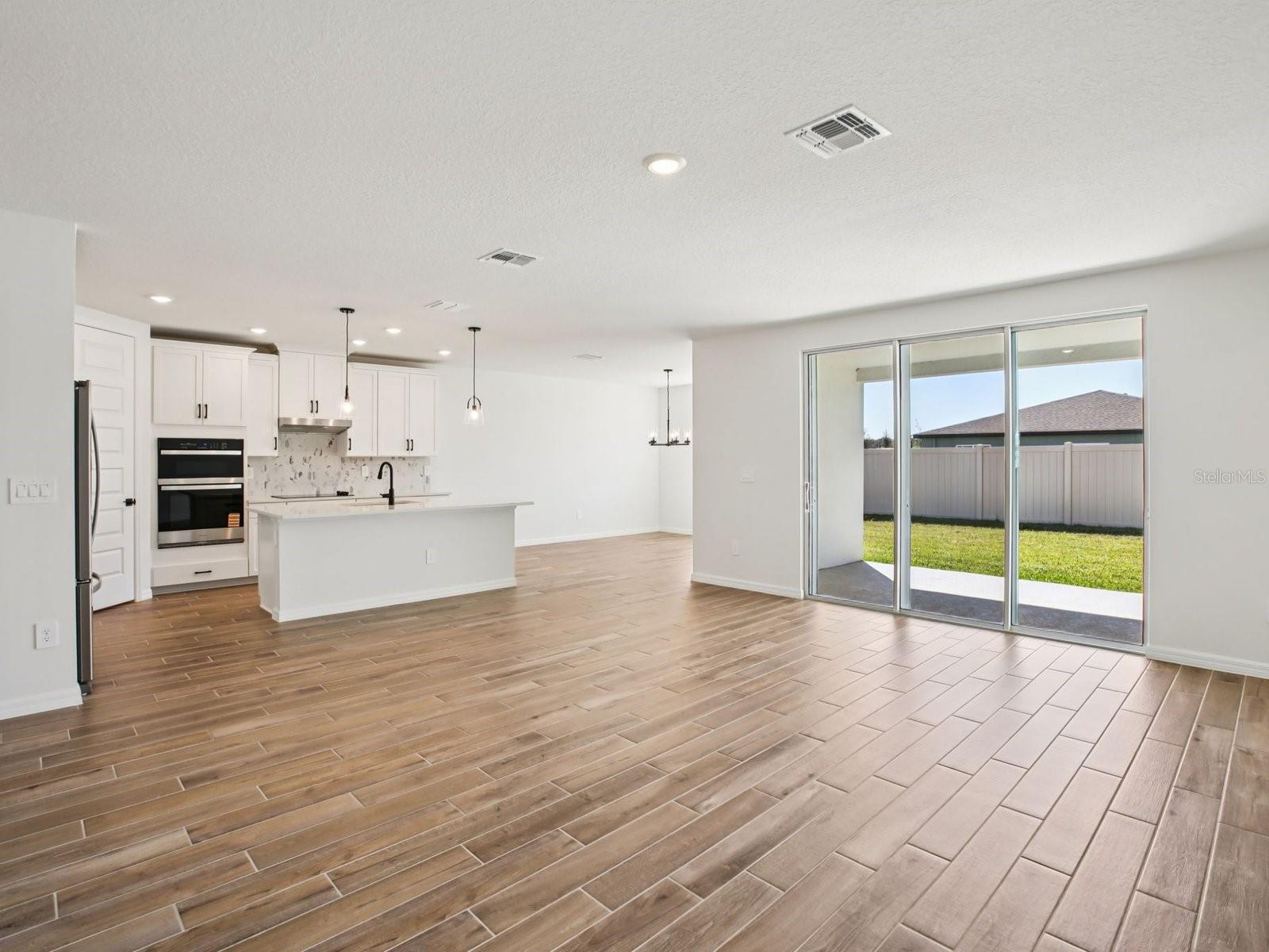 1681 DRAUGHTON DR — photo 2