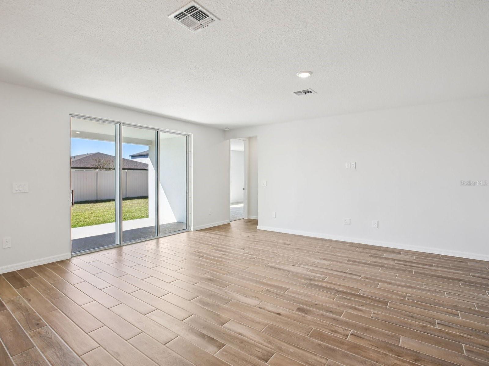 1681 DRAUGHTON DR — photo 5