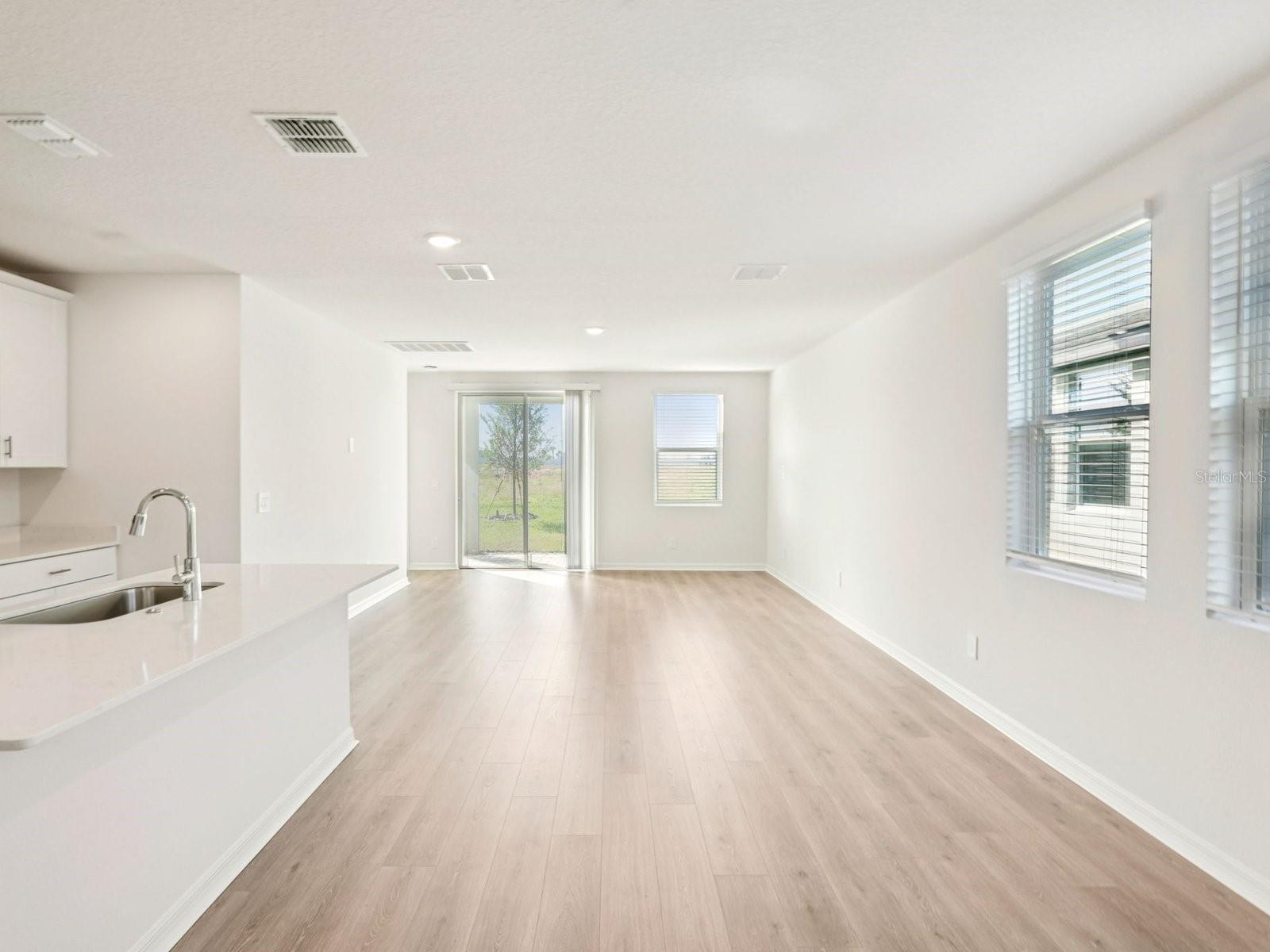 1548 BREKEY WAY — photo 3