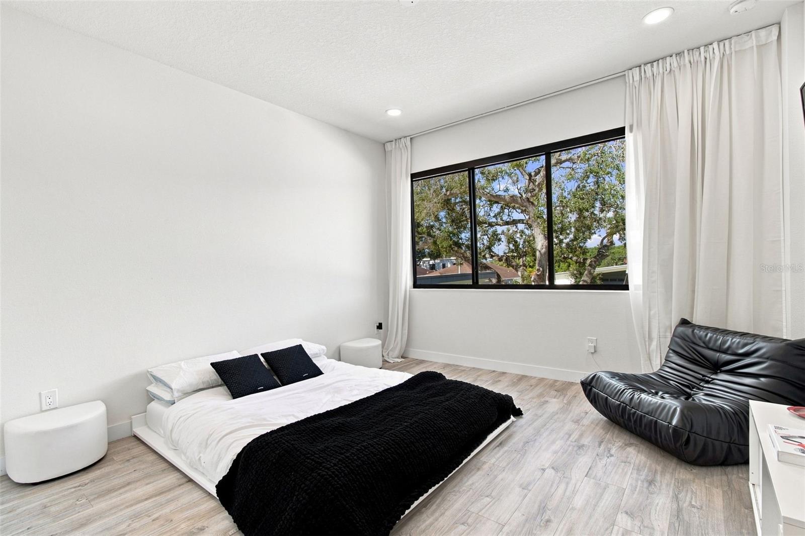 7519 N COOLIDGE AVE — photo 26