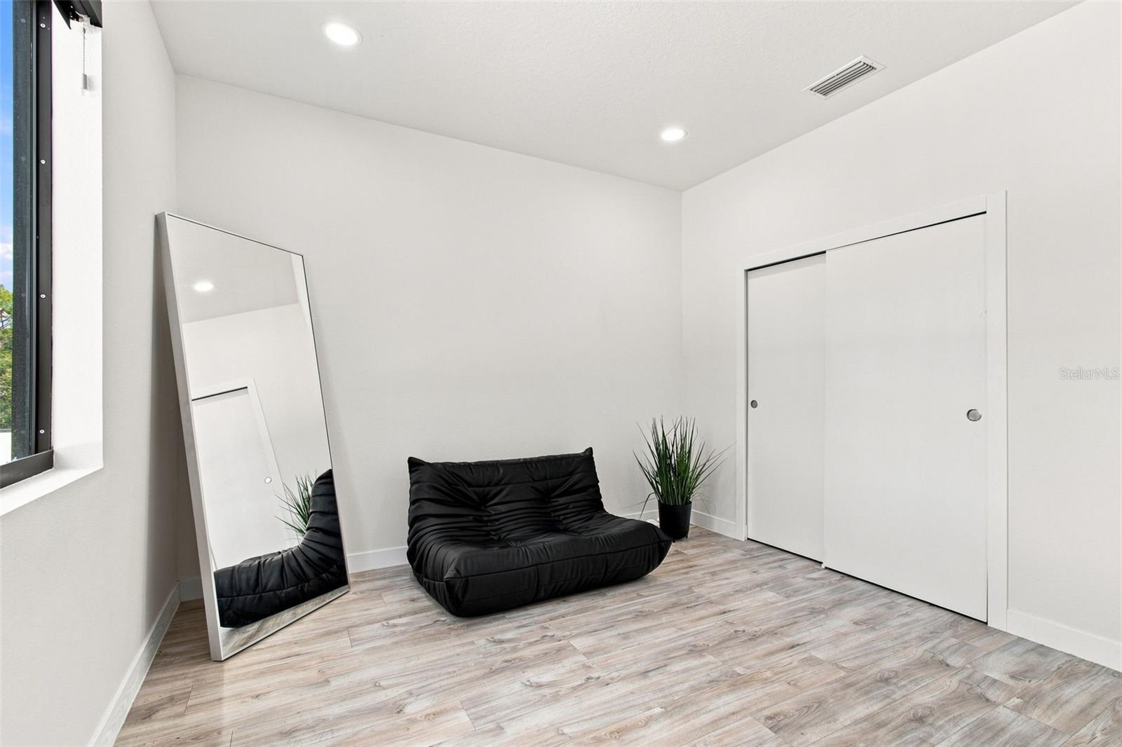 7519 N COOLIDGE AVE — photo 35