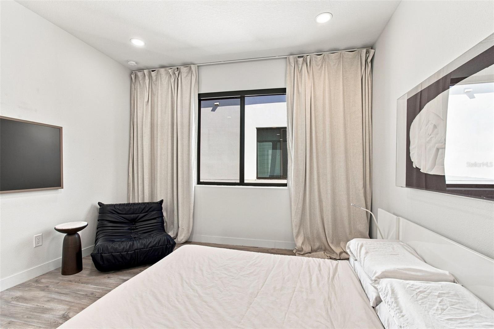 7519 N COOLIDGE AVE — photo 44