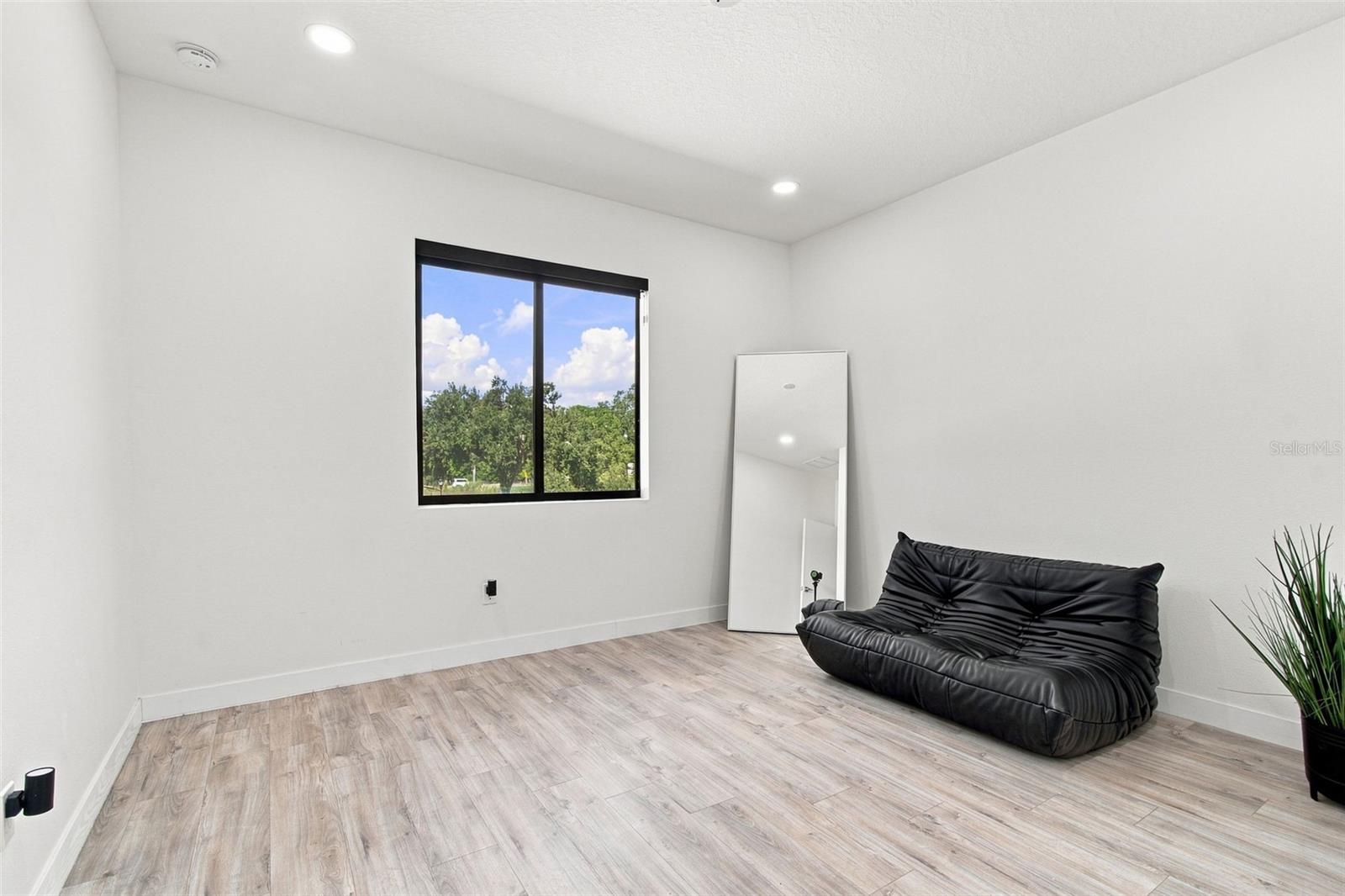7519 N COOLIDGE AVE — photo 34