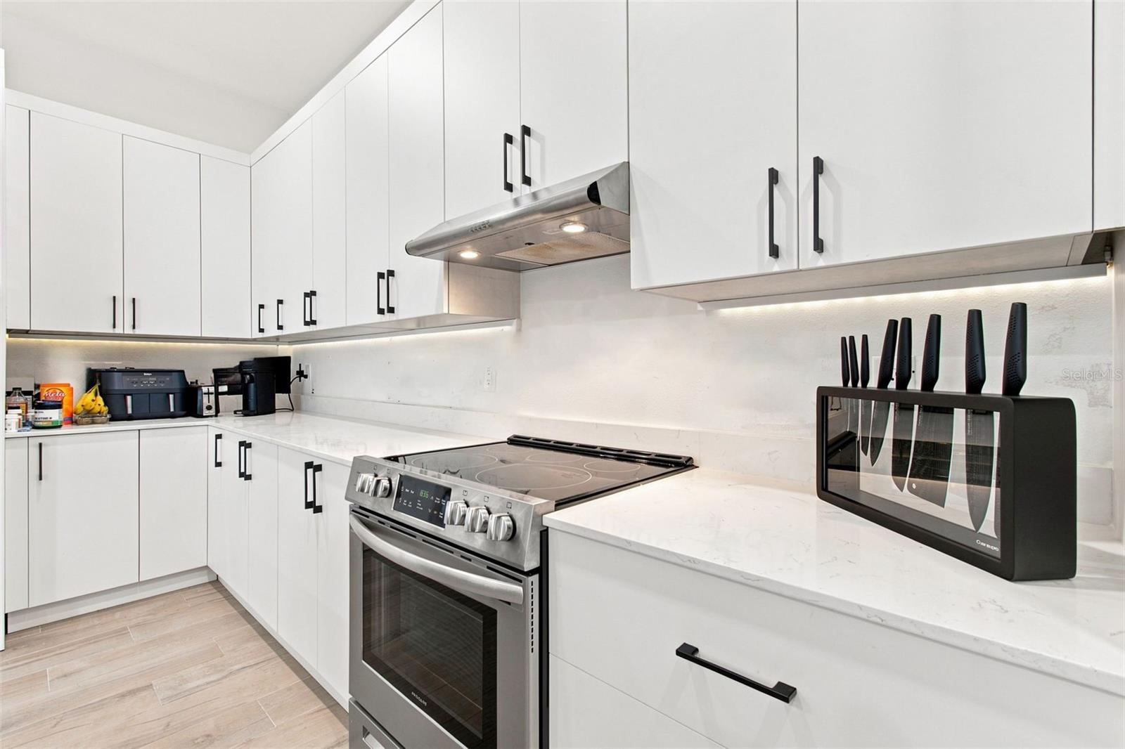 7519 N COOLIDGE AVE — photo 18