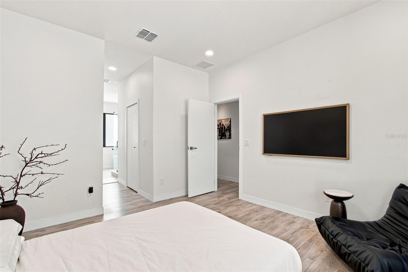 7519 N COOLIDGE AVE — photo 43