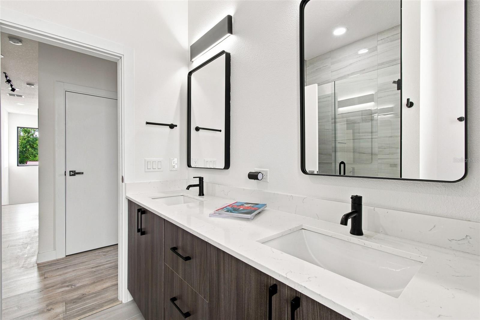7519 N COOLIDGE AVE — photo 39